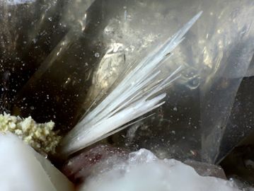 Thortveitite-7.jpg