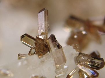 Allanite-(Ce)-3.jpg
