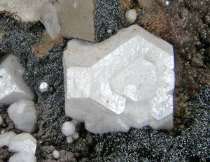 Chukhrovite-5.jpg