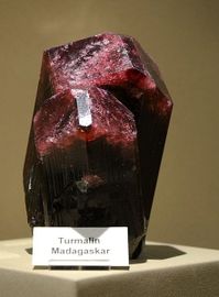 0 Edelsteinmuseum 10 11 2012 Tourmaline 01.jpg