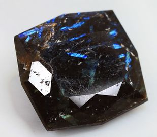 Nuummite-01.jpg