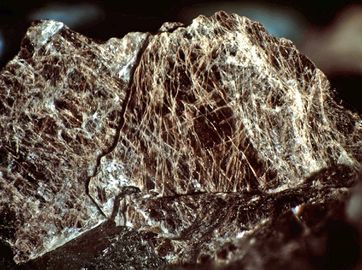 Lomonosovite-8.jpg