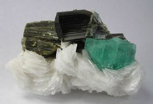 0 Albite-Fluorite-jmix08-19a.jpg
